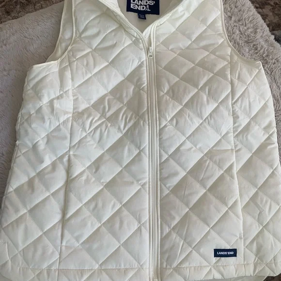 LANDS’ END winter white ivory creme Puffer vest Size M NWT - Picture 1 of 10